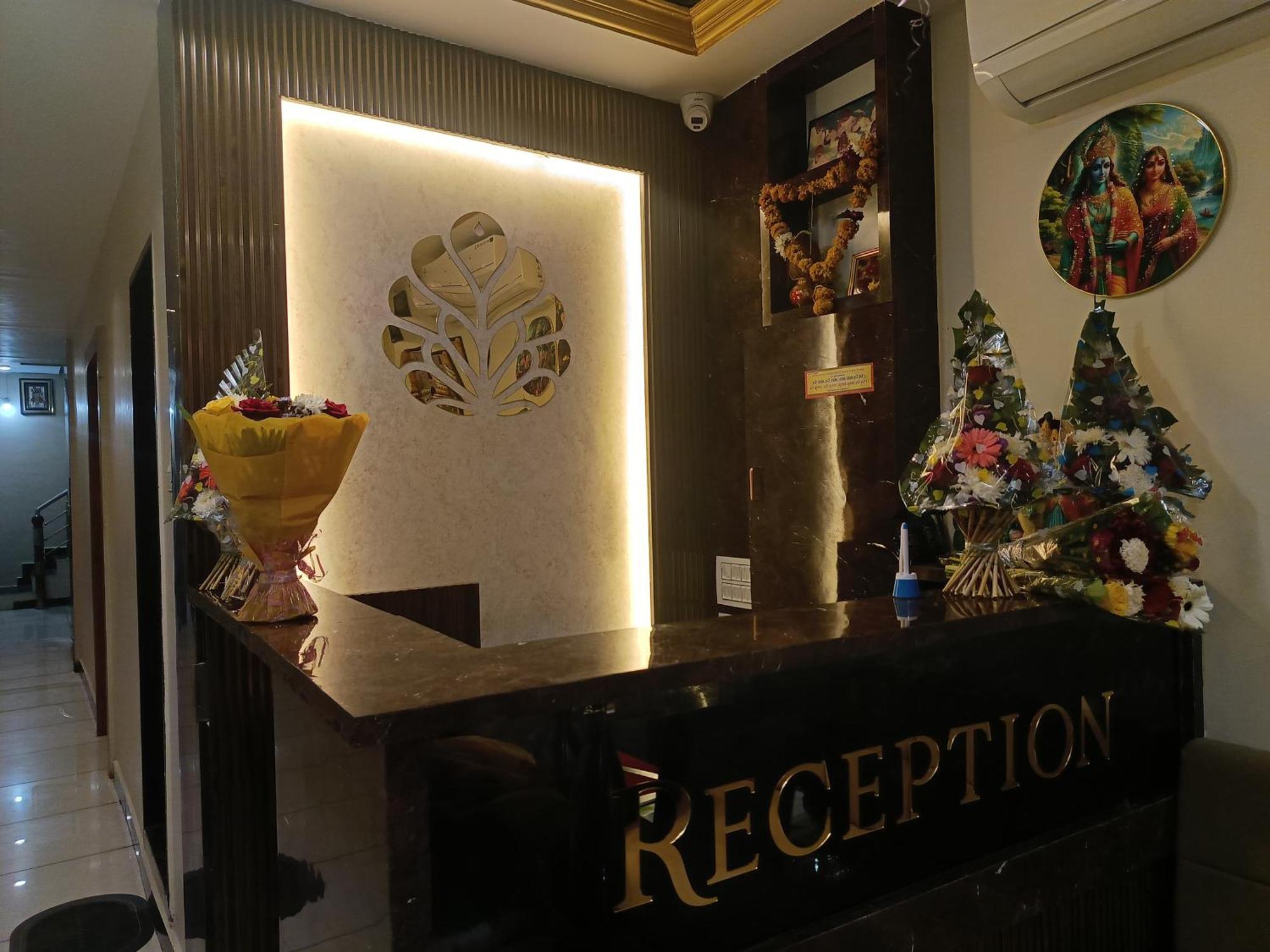 Shree Shyamraj Hotel Uddzsaín Kültér fotó