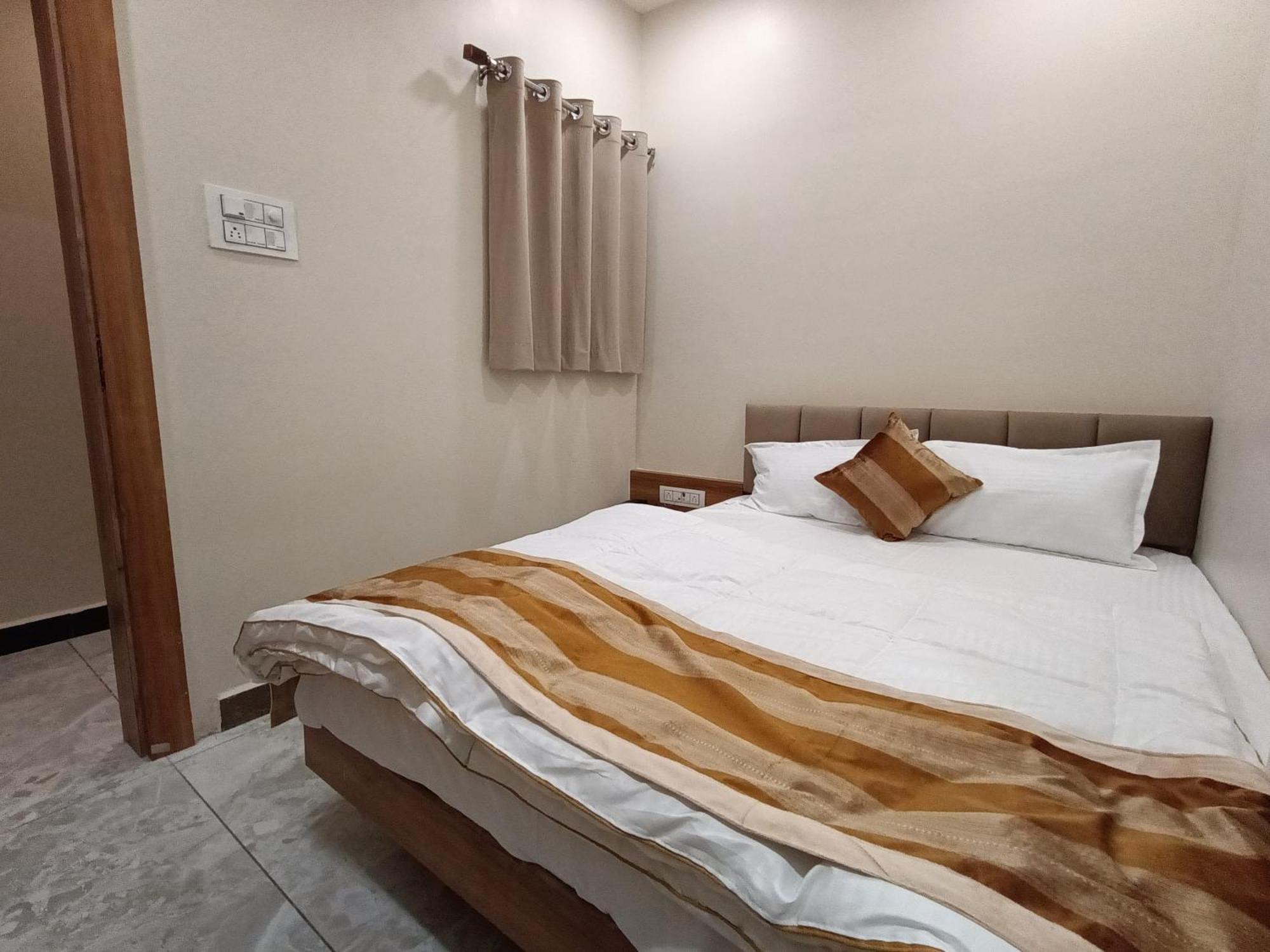 Shree Shyamraj Hotel Uddzsaín Kültér fotó