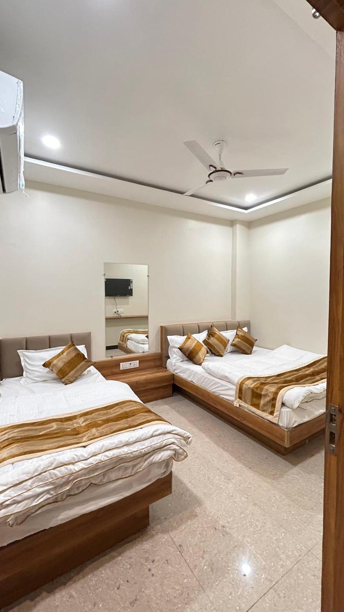 Shree Shyamraj Hotel Uddzsaín Kültér fotó