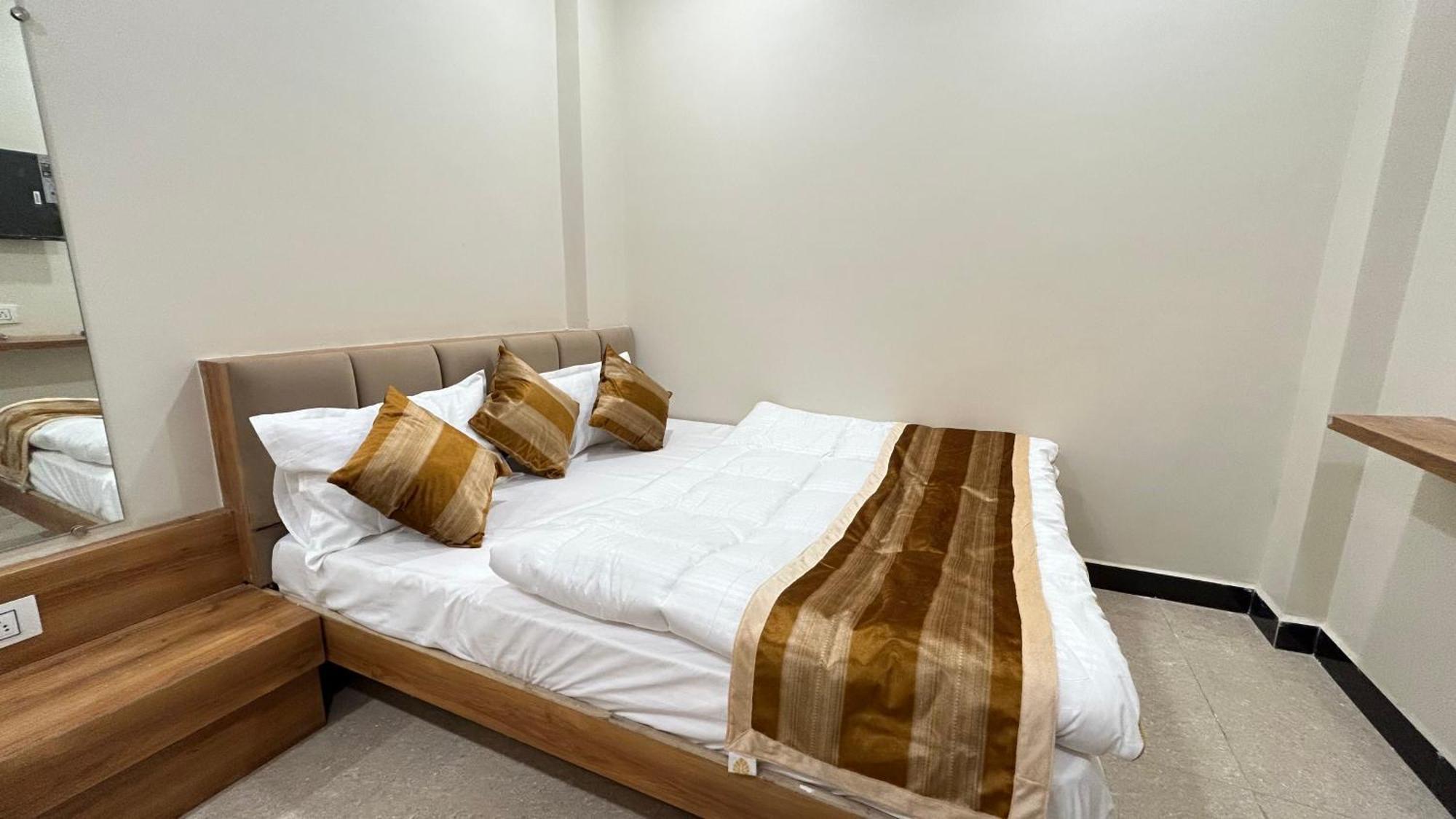 Shree Shyamraj Hotel Uddzsaín Kültér fotó