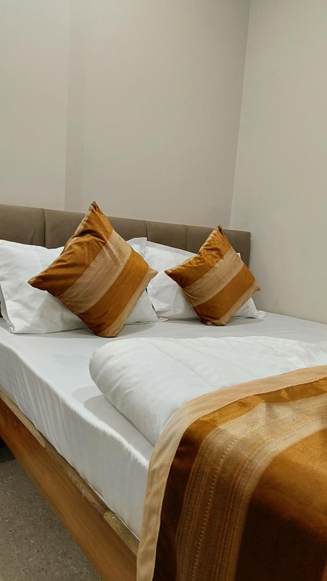 Shree Shyamraj Hotel Uddzsaín Kültér fotó