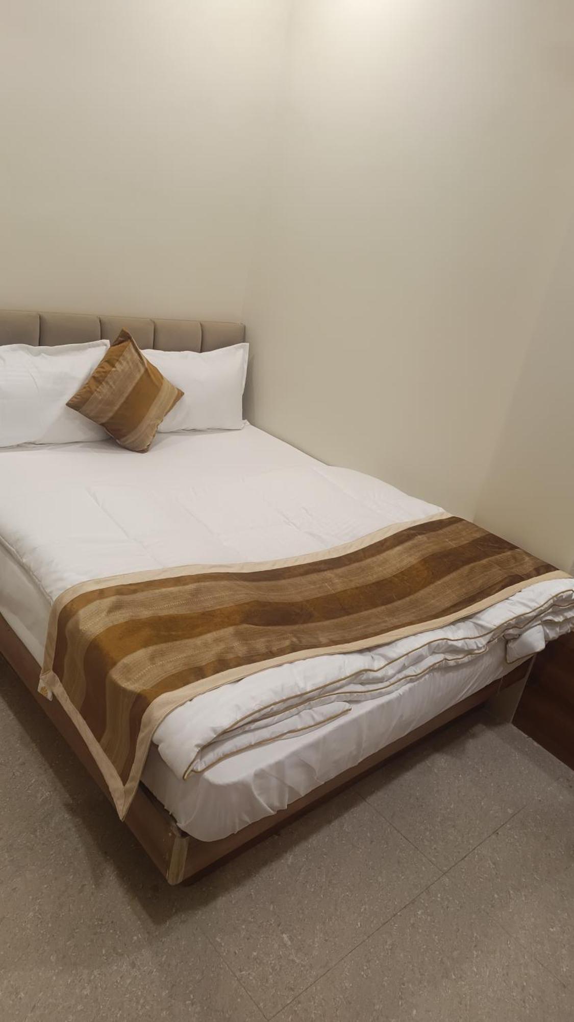 Shree Shyamraj Hotel Uddzsaín Kültér fotó