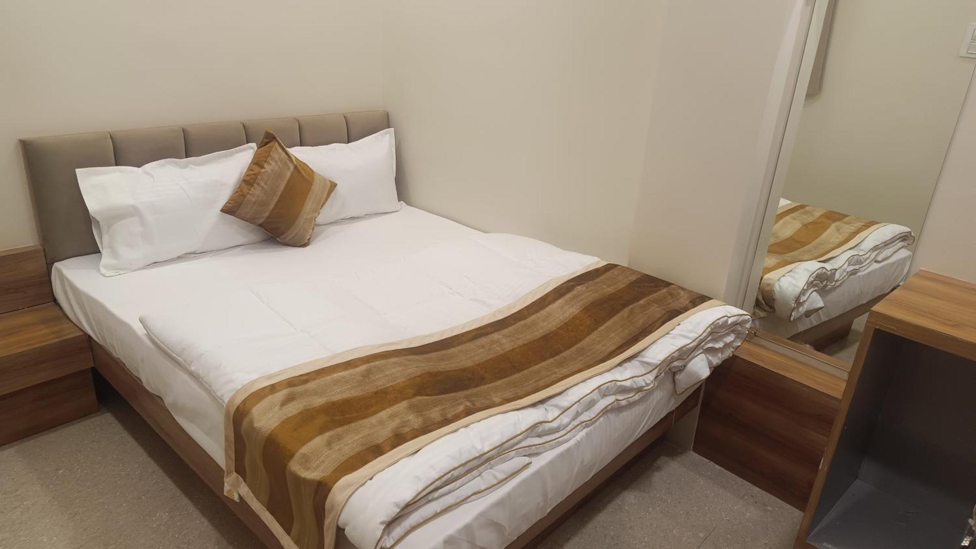 Shree Shyamraj Hotel Uddzsaín Kültér fotó